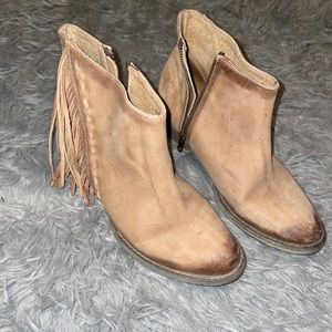 Size 8 western look booties!